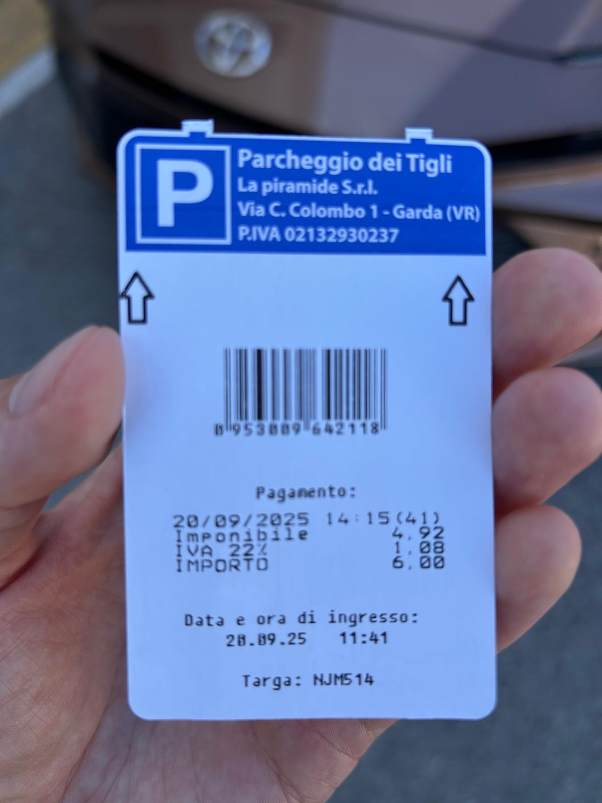 Parkingas prie Garda ezero.jpeg